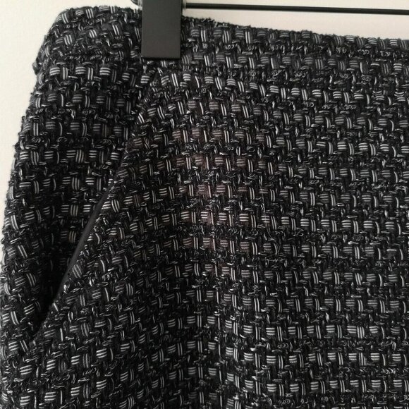 New AKRIS Black Cotton Wool Blend Fringe Hem Wrap Front Tweed Mini Skirt 12 - Picture 2 of 8